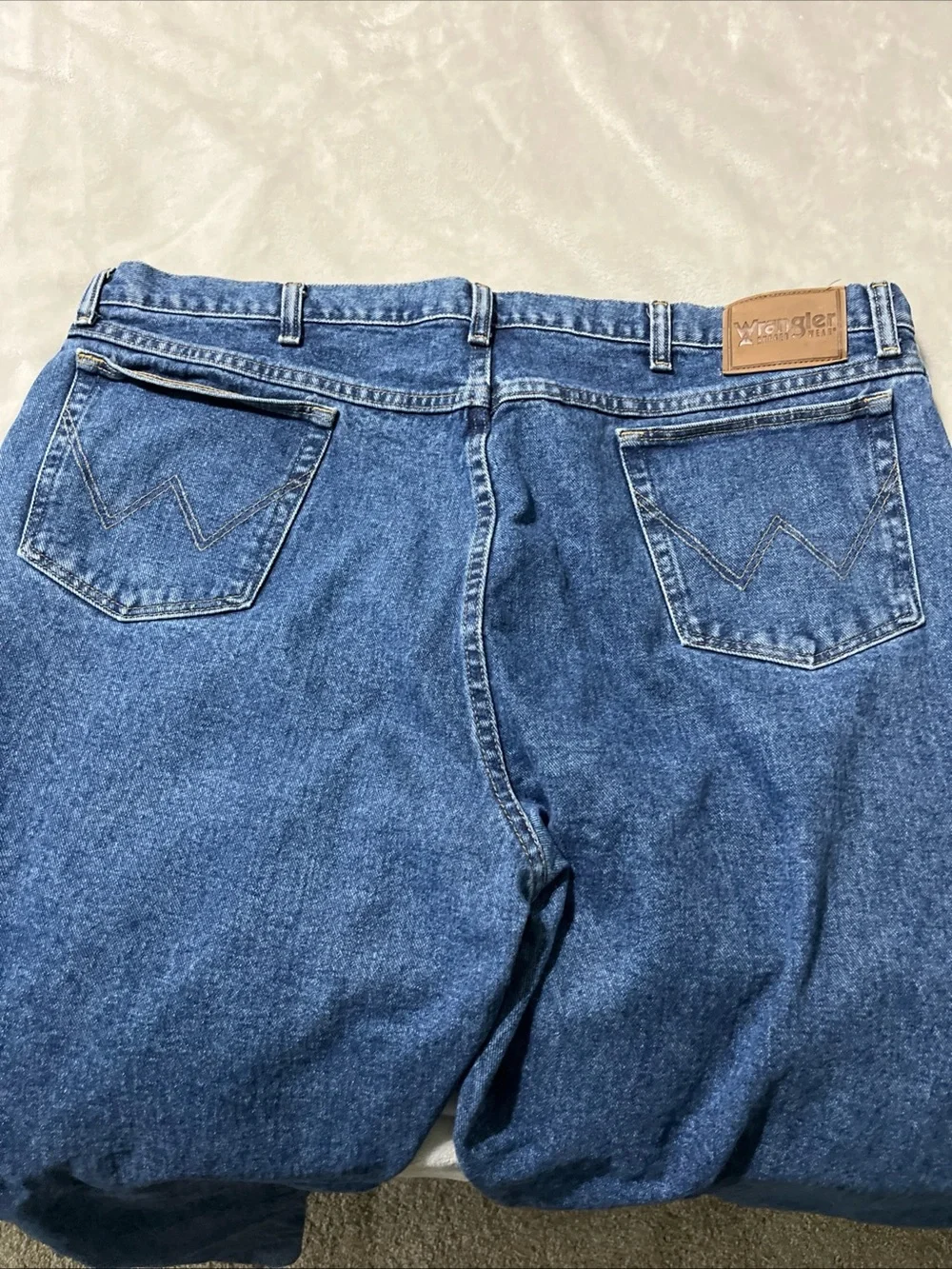 Wrangler Rugged Wear Jeans Mens 44x32 Blue Relaxed Fit Denim Classic 5 Pocket